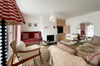 Ein Sitzbereich in der Unterkunft Sonnenhof Juliet - design-led Swiss luxury