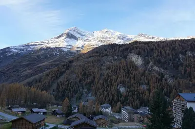 Ein allgemeiner Bergblick oder ein Berglick von der Ferienwohnung aus