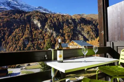 Ein allgemeiner Bergblick oder ein Berglick von der Ferienwohnung aus