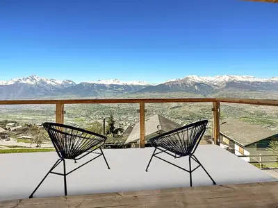 Ein allgemeiner Bergblick oder ein Berglick von des Chalets aus