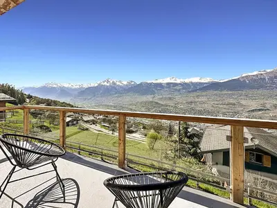 Ein allgemeiner Bergblick oder ein Berglick von des Chalets aus