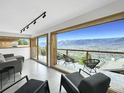 Ein allgemeiner Bergblick oder ein Berglick von des Chalets aus