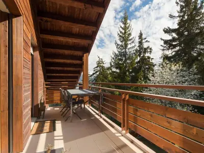 Ein Balkon oder eine Terrasse in der Unterkunft Apartment Tsaumiau A22 by Interhome