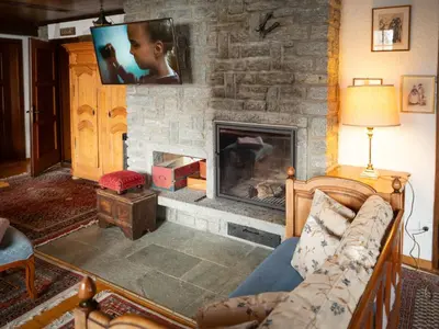 Ein Sitzbereich in der Unterkunft Apartment Chalet Turquino - Apartment Adlerhorst by Interhome