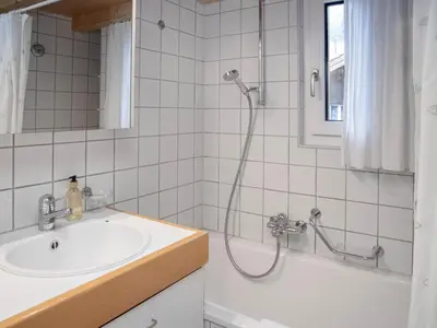 Ein Badezimmer in der Unterkunft Apartment Chalet Abendrot apARTments-19 by Interhome