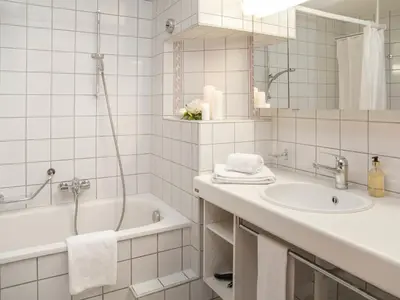 Ein Badezimmer in der Unterkunft Apartment Chalet Abendrot apARTments-25 by Interhome