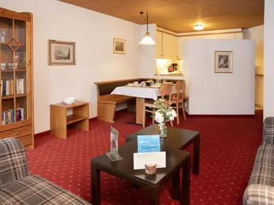 Ein Sitzbereich in der Unterkunft Apartment Chalet Abendrot apARTments-25 by Interhome