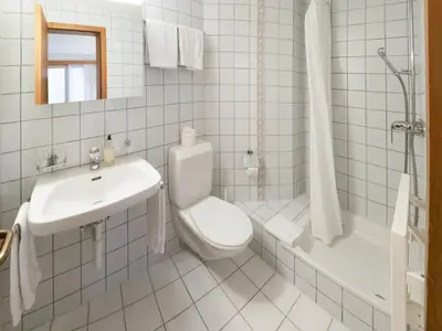 Ein Badezimmer in der Unterkunft Apartment Chalet Abendrot apARTments-6 by Interhome