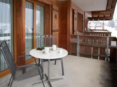 Ein Balkon oder eine Terrasse in der Unterkunft Apartment Chalet Abendrot apARTments-8 by Interhome