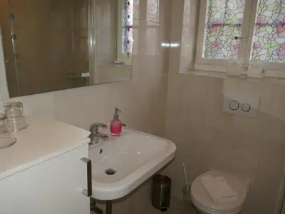 Ein Badezimmer in der Unterkunft Apartment Chalet Anna by Interhome