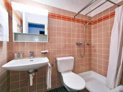 Ein Badezimmer in der Unterkunft Apartment Ringstrasse Apt 421 by Interhome