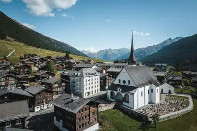 Ein allgemeiner Bergblick oder ein Berglick von der Ferienwohnung aus