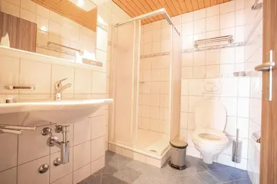 Ein Badezimmer in der Unterkunft Valaisia 49