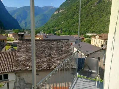 Ein allgemeiner Bergblick oder ein Berglick von der Pension aus