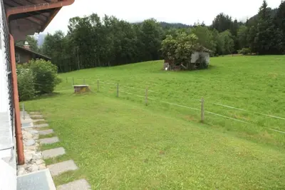 Ein Garten an der Unterkunft Chalet Catarina 1 Stock
