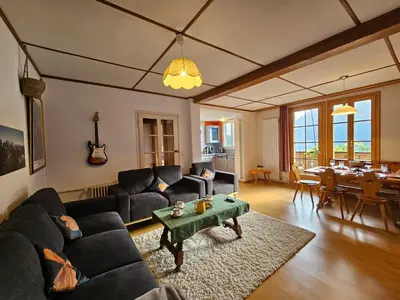 Ein Sitzbereich in der Unterkunft Chalet Aargovia South