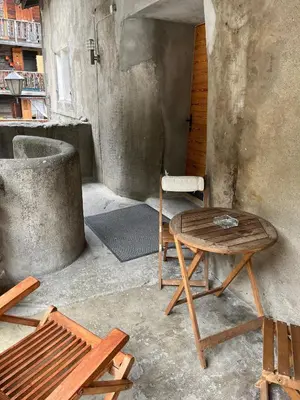 Ein Sitzbereich in der Unterkunft Historische Maisonette-Wohnung