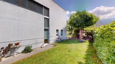 Ein Garten an der Unterkunft Spacious studio in a quiet area of Sierre