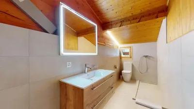 Ein Badezimmer in der Unterkunft Apartment with spectacular view of the peaks