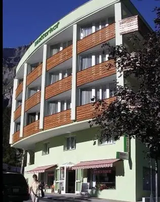 Das Gebäude in dem sich das Aparthotel befindet