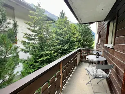 Ein Balkon oder eine Terrasse in der Unterkunft Pure Comfort! Entire Apartment with Abundant Space near Zermatt with parking!