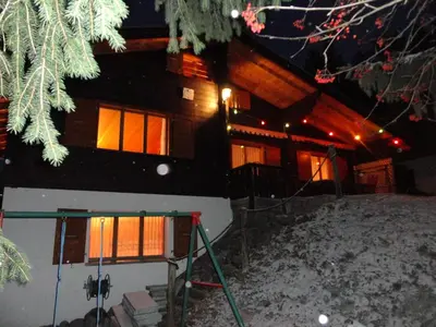 Das Gebäude in dem sich das Chalet befindet