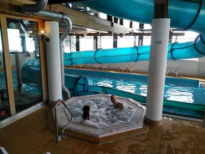 Der Swimmingpool an oder in der Nähe von Ski-in, central and cosy in the Chalet Diana, free access to swimming pool