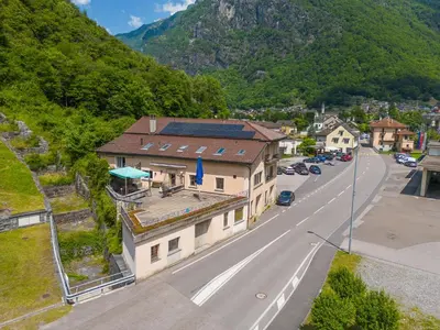 Ein allgemeiner Bergblick oder ein Berglick von des Ferienhauses aus