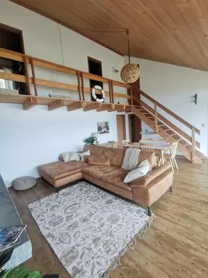 Ein Sitzbereich in der Unterkunft NEB-THUN Seehaus Einigen