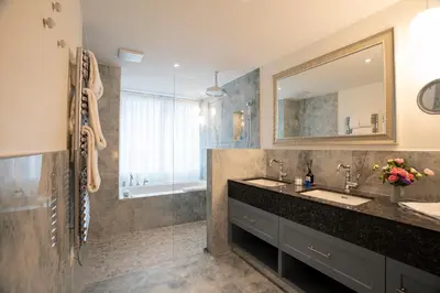 Ein Badezimmer in der Unterkunft Mirabeau Etoile
