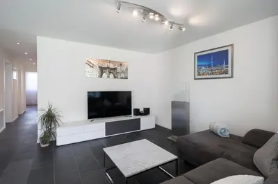 TV/Unterhaltungsangebot in der Unterkunft Schöne Parterrewohnung in Matten