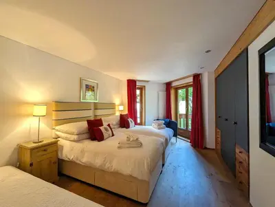 Ein Bett oder Betten in einem Zimmer der Unterkunft N-Orgon - Sleeps 4, tranquil location.