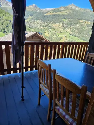 Ein allgemeiner Bergblick oder ein Berglick von der Ferienwohnung aus
