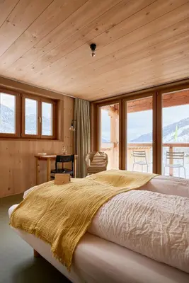 Ein Bett oder Betten in einem Zimmer der Unterkunft Berglodge Goms (Hotel)