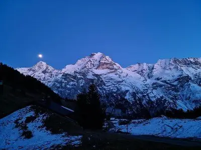 Ein allgemeiner Bergblick oder ein Berglick von des Hostels aus