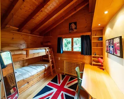 Ein Bett oder Betten in einem Zimmer der Unterkunft CHALET du GOLF CRANS MONTANA