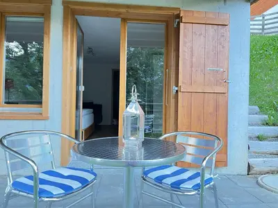 Ein Balkon oder eine Terrasse in der Unterkunft Bed & Breakfast in car-free Wengen - Hop in Nest BnB