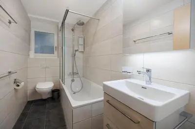 Ein Badezimmer in der Unterkunft Everest B - Comfortable 2 bedrooms apartment