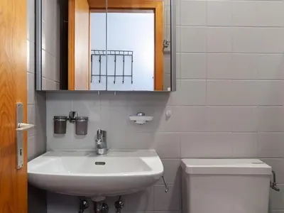 Ein Badezimmer in der Unterkunft Apartment Jasmins 2 by Interhome