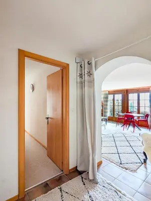 Grundriss der Unterkunft Centered Ski/Swim Ap. w/ private yard & fireplace