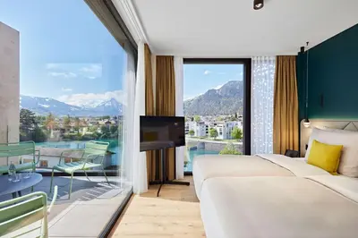 Ein allgemeiner Bergblick oder ein Berglick von des Hotels aus