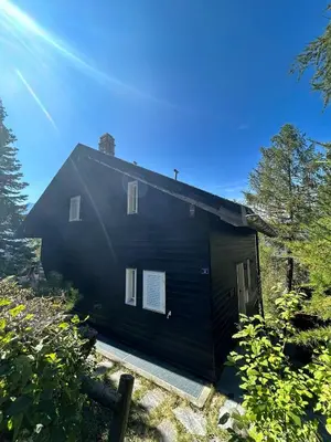 Das Gebäude in dem sich das Chalet befindet