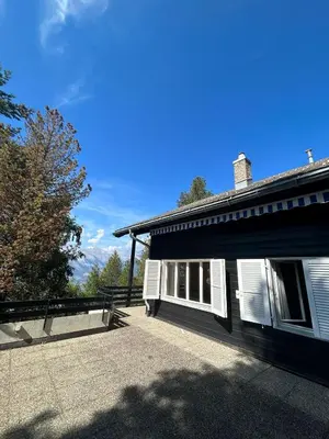 Das Gebäude in dem sich das Chalet befindet