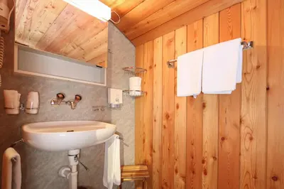 Ein Badezimmer in der Unterkunft Gasthof zur Post