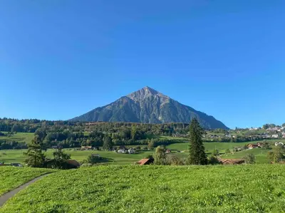 Ein allgemeiner Bergblick oder ein Berglick von der Ferienwohnung aus