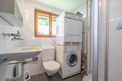 Ein Badezimmer in der Unterkunft Chalet Leiggener