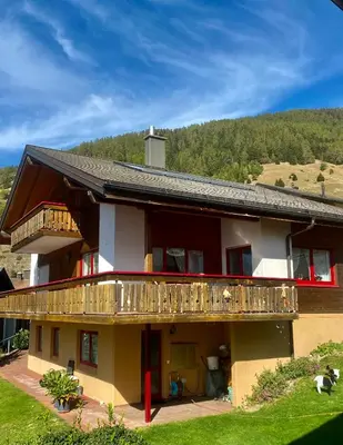 Ein allgemeiner Bergblick oder ein Berglick von der Ferienwohnung aus