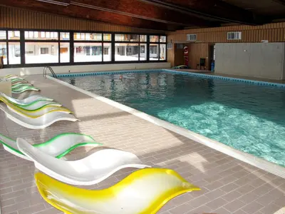 Der Swimmingpool an oder in der Nähe von Apartment Arzinol 305 by Interhome