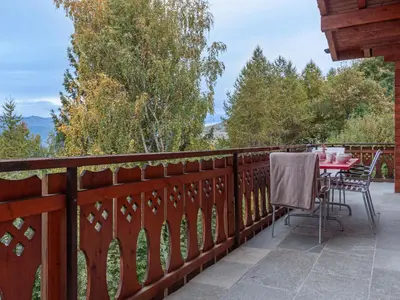 Ein Balkon oder eine Terrasse in der Unterkunft Chalet Sneachta by Interhome
