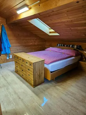 Ein Bett oder Betten in einem Zimmer der Unterkunft Gemütliche FeWo mit Sauna inmitten der Berge